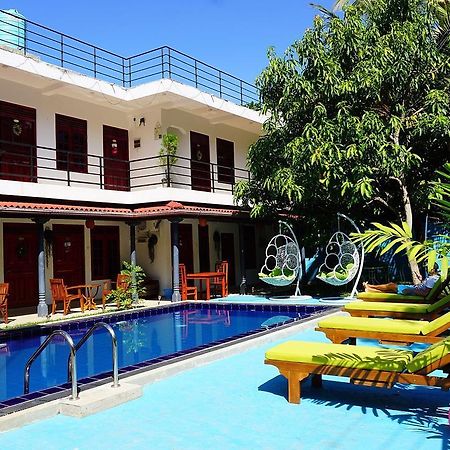 Blue Whale Holiday Hotel มิริสซา ภายนอก รูปภาพ