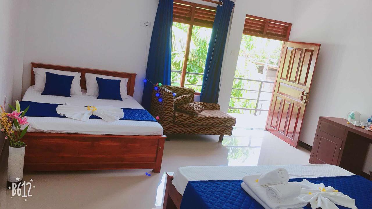 Blue Whale Holiday Hotel มิริสซา ภายนอก รูปภาพ