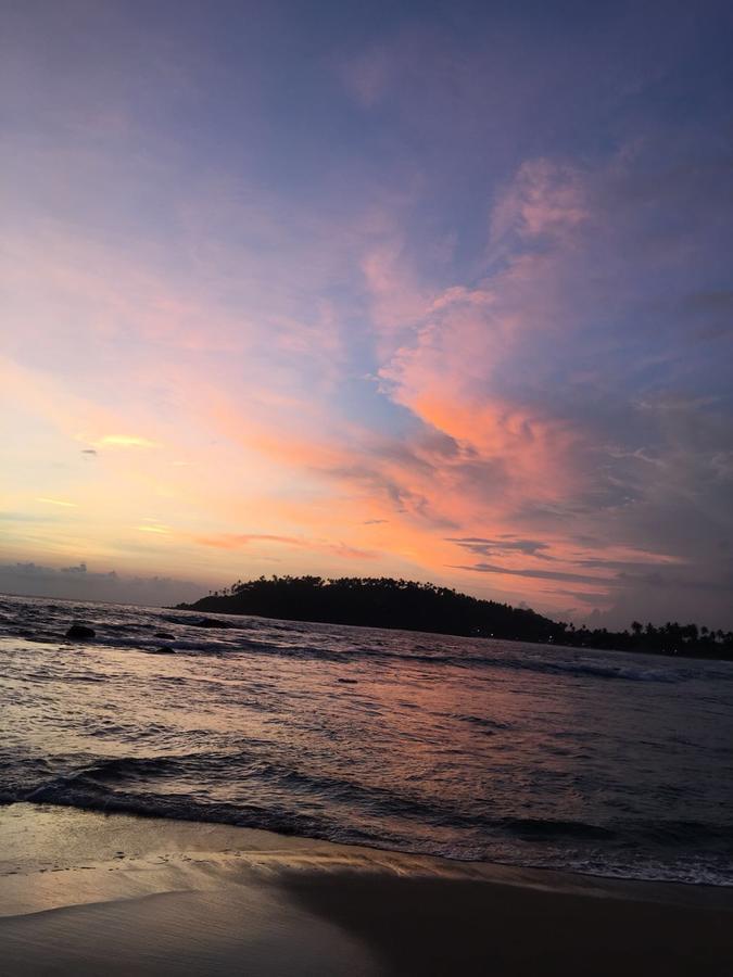 Blue Whale Holiday Hotel มิริสซา ภายนอก รูปภาพ