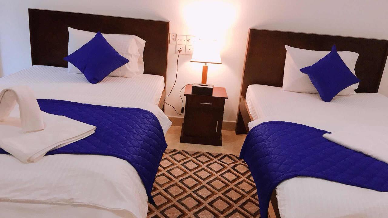 Blue Whale Holiday Hotel มิริสซา ภายนอก รูปภาพ
