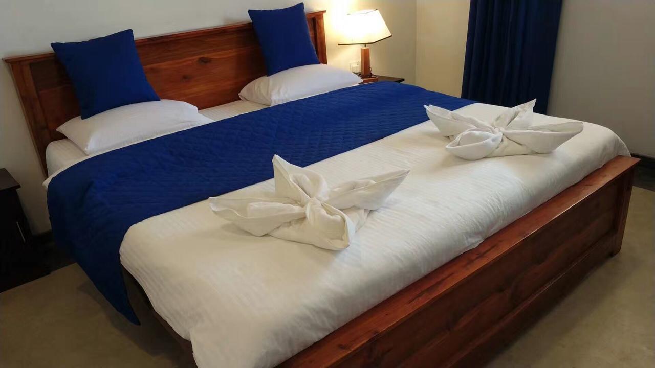 Blue Whale Holiday Hotel มิริสซา ภายนอก รูปภาพ