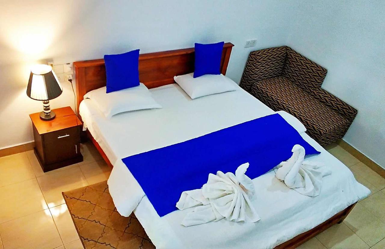 Blue Whale Holiday Hotel มิริสซา ภายนอก รูปภาพ