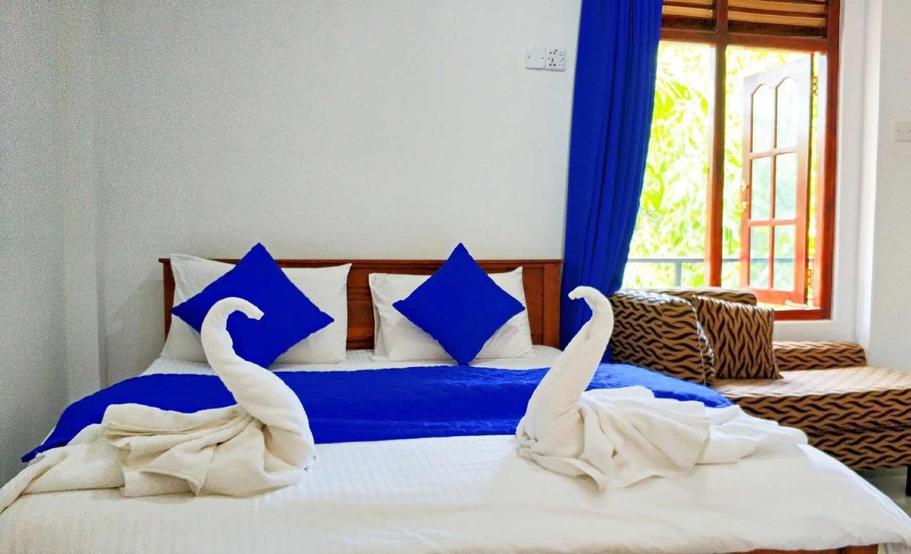 Blue Whale Holiday Hotel มิริสซา ภายนอก รูปภาพ