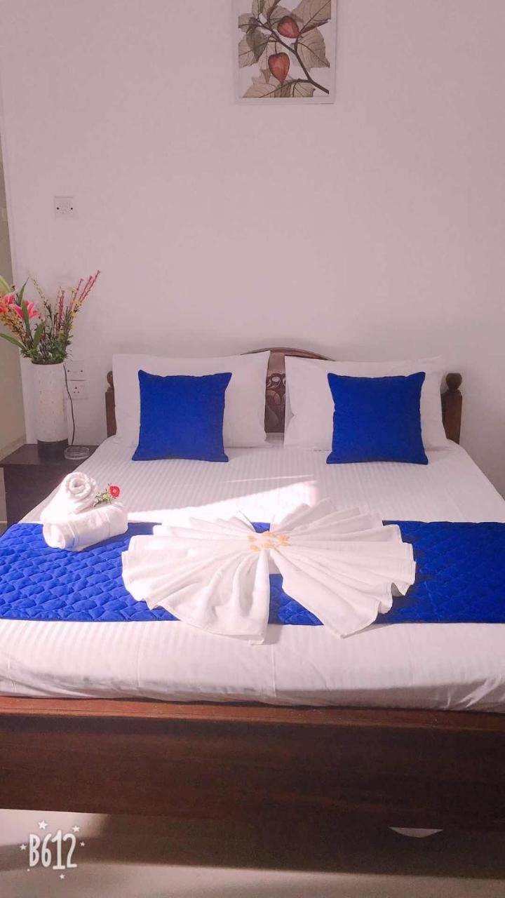 Blue Whale Holiday Hotel มิริสซา ภายนอก รูปภาพ
