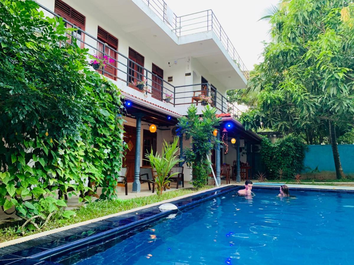 Blue Whale Holiday Hotel มิริสซา ภายนอก รูปภาพ